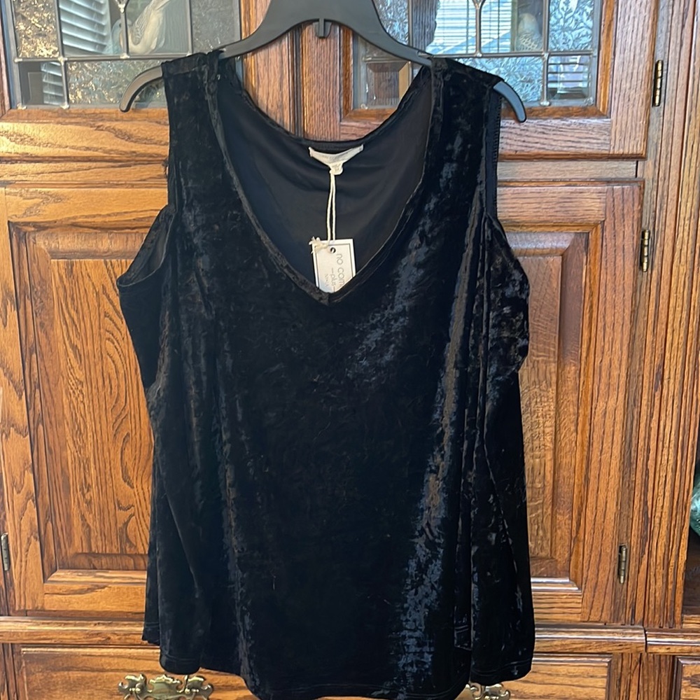 NWT NO COMMENT PLUS BLACK VELVET L/S COLD SHOULDER BLOUSE